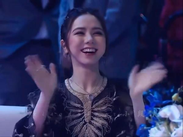 白小姐管家婆四肖八码和邓紫棋6年没有版税与邓紫棋售出了多少光盘