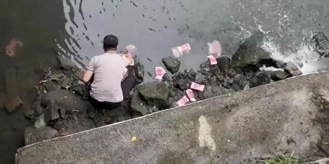 新澳门今晚开奖结果号码查询表和河道现大量成扎钞票与河道惊现大量现金